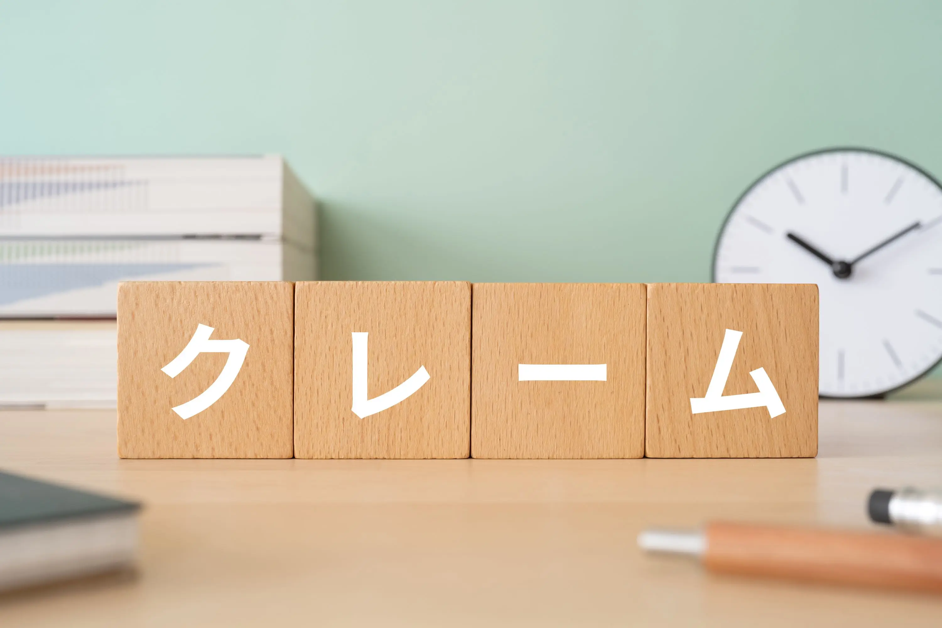 【弁護士執筆】カスタマーハラスメント対策-従業員の名札の氏名表示-
